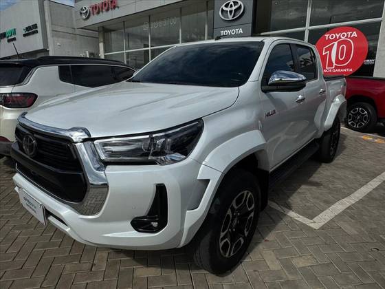 TOYOTA HILUX 2.8 D-4D TURBO DIESEL CD SRX PLUS 4X4 AUTOMÁTICO